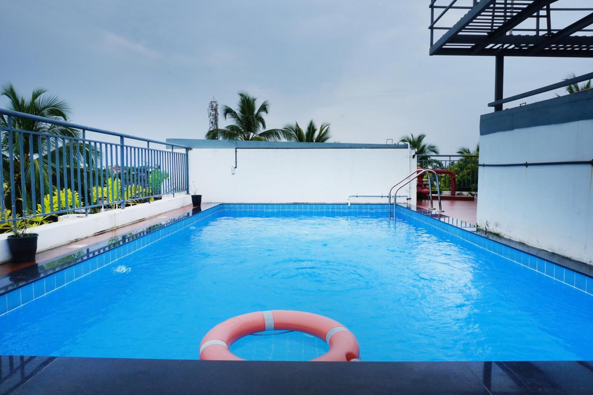Sreepathi Mayoogha Guruvayur Exterior photo